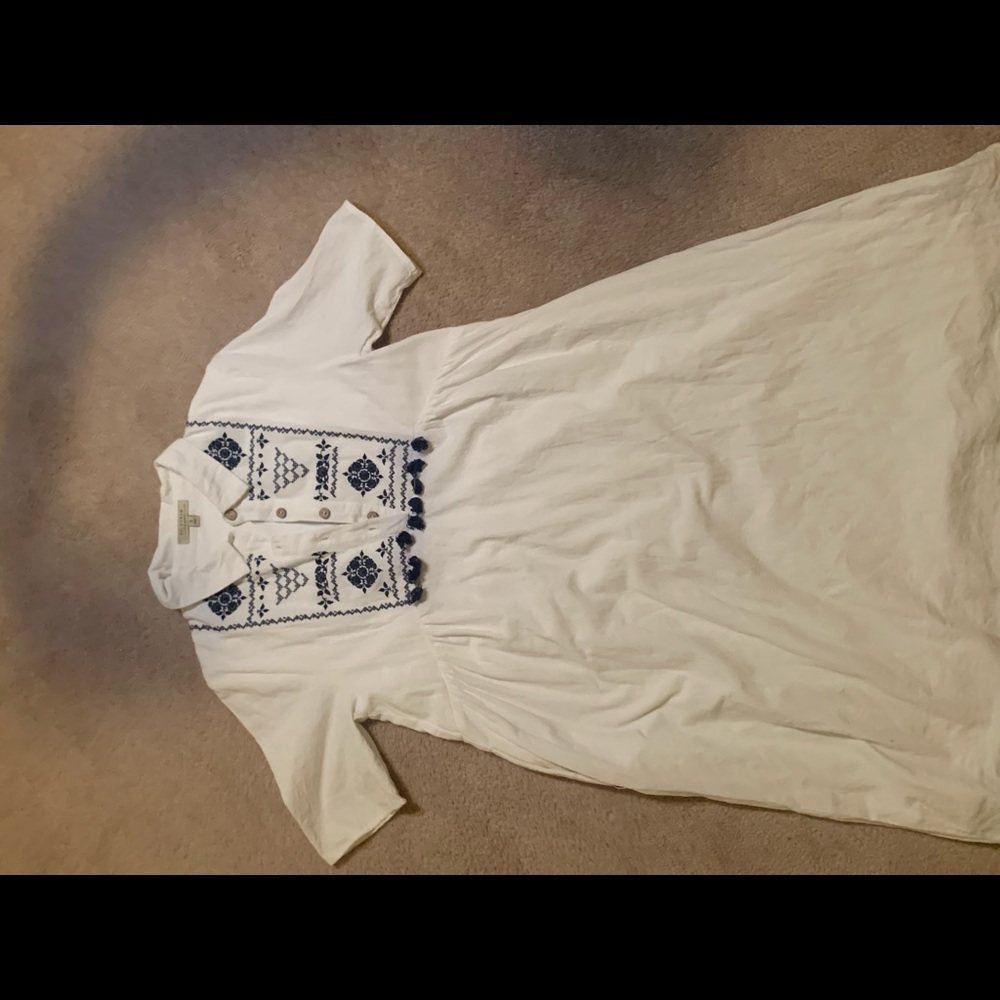 Polagram white dress with a black collar